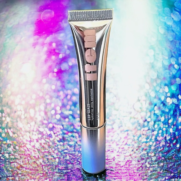 Item Beauty Hydrating Jelly Eyeshadow, Lid Glaze in Lunar Drop by Addison Rae - Picture 5 of 11